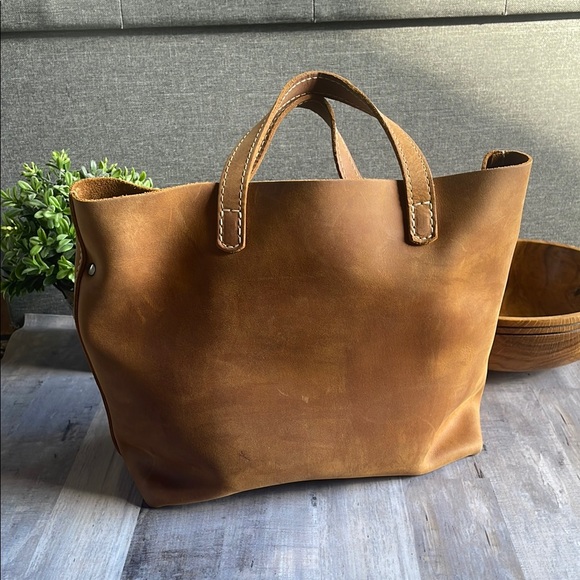 Portland Leather Dakota Medium Cross Body Tote - Picture 3 of 11